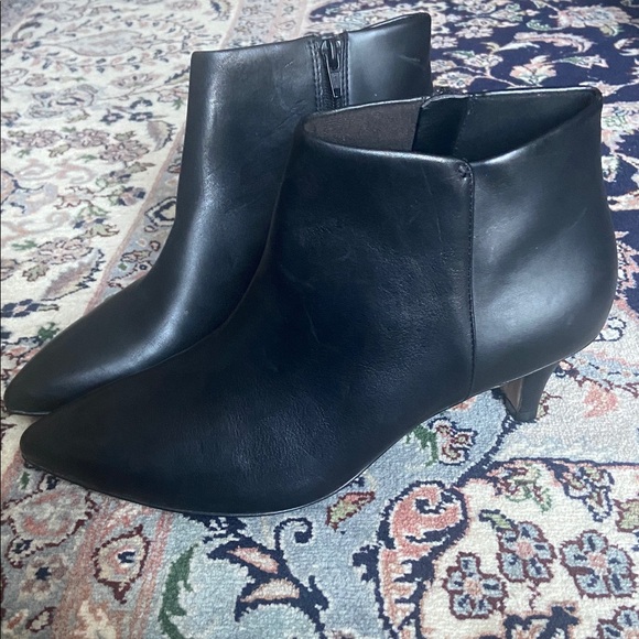 Clarks Linvale Sea Ankle boot Black Leather Kitten Heel size 8 - Picture 2 of 12